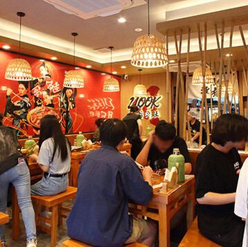 【女子会を楽しむ贅沢な空間】店内には夜景が美しく見える席もあり、デートや女子会にぴったりです。ロマンチックな雰囲気の中で、本格的な四川料理を楽しみながら心に残るひとときを過ごせます。特別なシーンにふさわしい、贅沢なお時間をお過ごしください◎学生の方にもおすすめです！