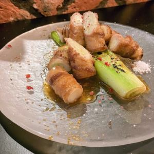 Pork belly and white onion involtini