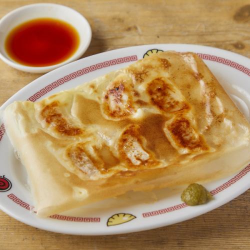 6個帶翅膀的餃子