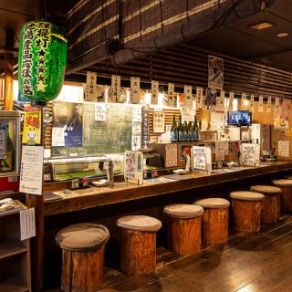 カウンター席は8席ございます。