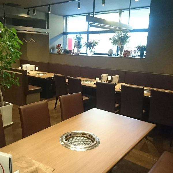 2・4・6・10・20名様のテーブル席☆仕事終わりのサクッと一杯♪や突発的な飲み会に最適☆