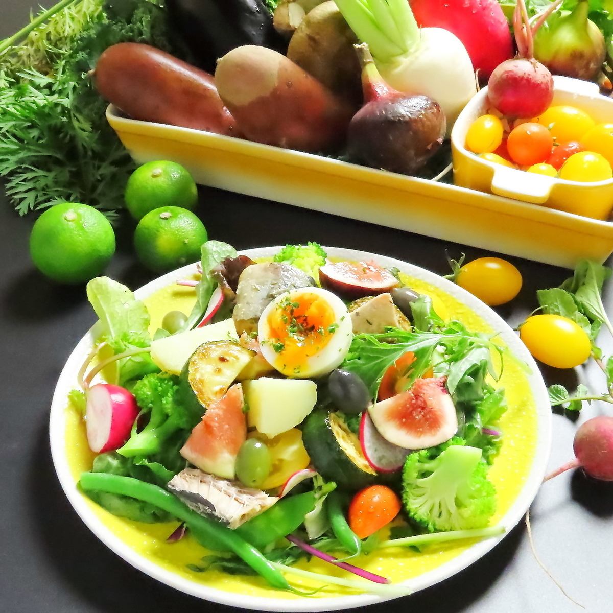 A variety of exquisite dishes made with seasonal vegetables that are pesticide-free and additive-free♪