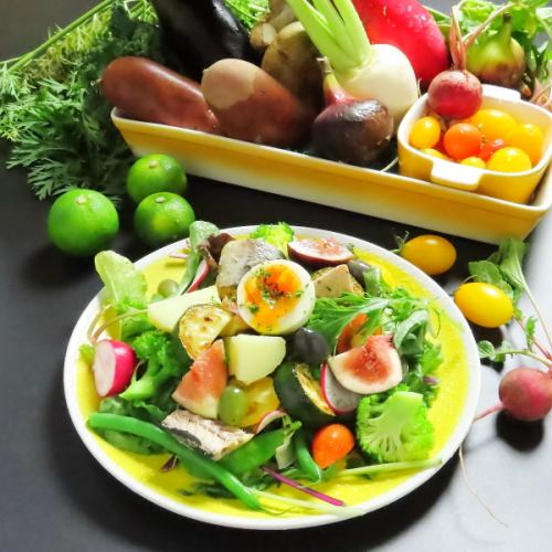 [Uses seasonal vegetables◎] Salad made with no pesticides or additives 990 yen (tax included)