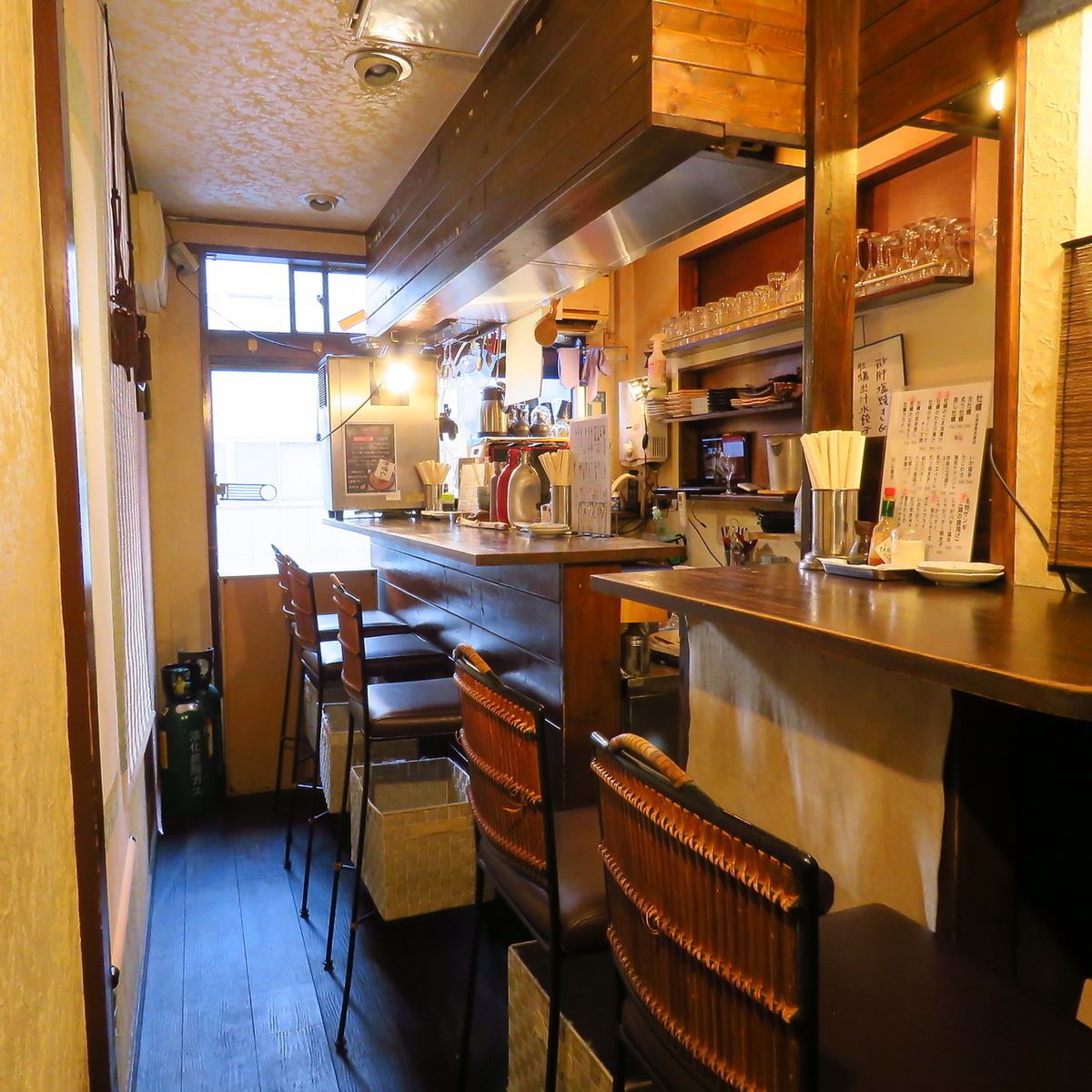 落ち着いた空間で北海道料理と酒を味わえる店