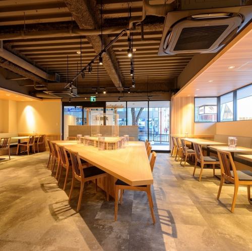 <p>【こだわりの空間で最高のおもてなしを】少人数から大人数まで対応可能な余裕のある店内レイアウトと、落ち着いた雰囲気が魅力の当店。大切な記念日や接待でのご利用はもちろん、宴会や友人との集まりなどにも最適です♪新鮮な魚介に合った日本酒などのお酒も豊富にご用意しており、特別なひとときをお過ごしいただけます☆</p>