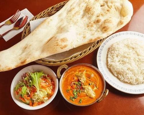 【ランチセット】アフナン＋300円とチーズナン＋250円でプレーンナンの変更出来ます。
