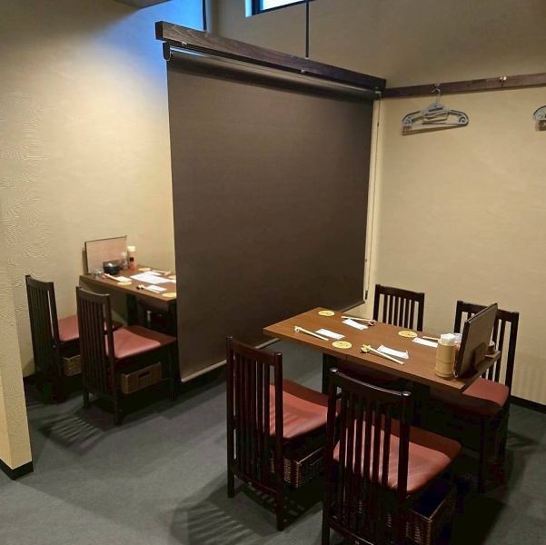 【半個室席は特別なひとときを演出するプライベート空間】店内奥に半個室席をご用意しております。特別なシーンや大切な集まりにぴったりです！木と石の自然素材が織り成す和の風情に包まれながら、ゆったりとお食事を楽しむことができます。プライベートな空間で、大切な人たちとの特別なひとときをお楽しみください♪