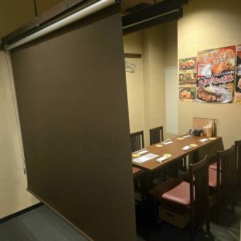 【5～20名様個室】ご宴会や女子会向けの半個室完備！ご宴会に是非ご利用ください。4名様テーブル席×2、6名様テーブル席×2ご用意しております。