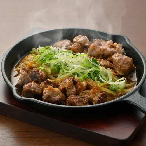Cheek meat & skirt steak on a hot plate