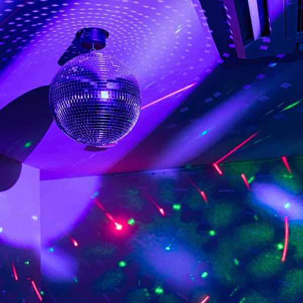 【最大22名様対応!】パーティーに最適な楽しい空間パーティールーム