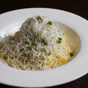 Aglio olio of whitebait