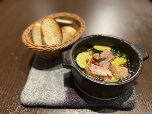 Shrimp ajillo with coppébread