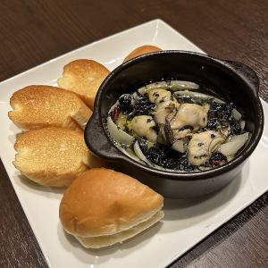 Oyster ajillo with coppébread