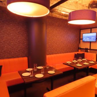 The seating arrangement is completely up to you! You can set it up however you like! Please feel free to contact us!