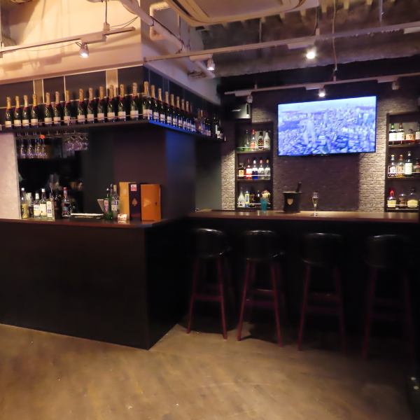 大型テレビ・カラオケ・ダーツ完備！店内のレイアウトもアレンジ可能です。お気軽にご相談ください。