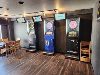 テーブル席は宴会等に最適！お酒を飲みながらダーツで盛り上がれます♪