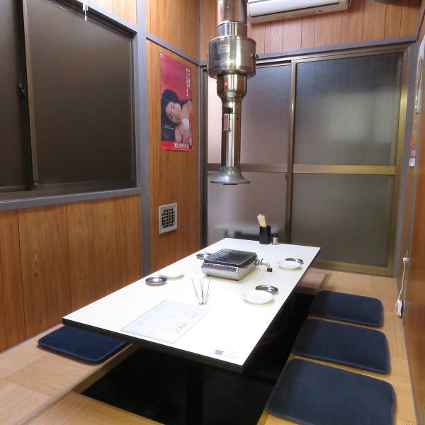 6名がけの個室席をご用意してます！広々とお使いいただけるテーブル席！完全プライベートの空間で気心の知れた方とのひとときをお楽しみください♪