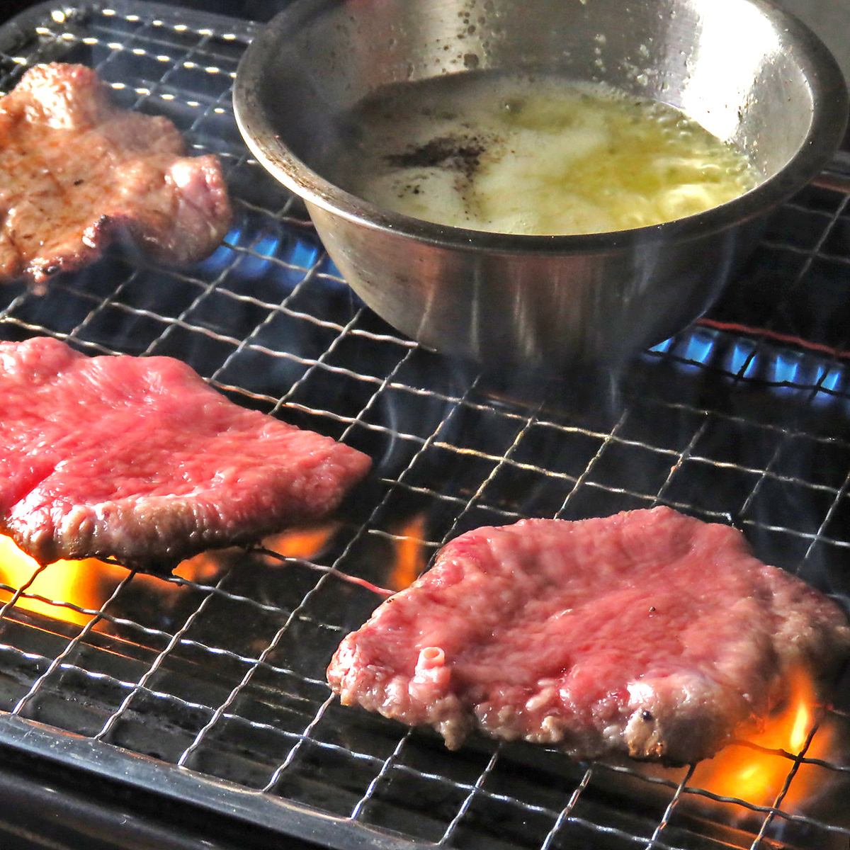 老舗大衆焼肉の雰囲気溢れる店内はお仕事終わりのお食事に最適！