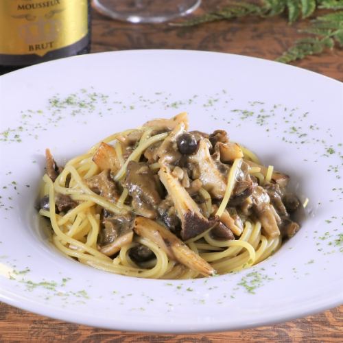 Pasta with porcini and mixed mushrooms