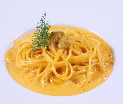 Rich cream pasta with raw sea urchin
