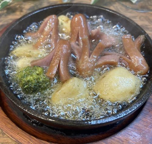 香肠和土豆蒜蓉酱