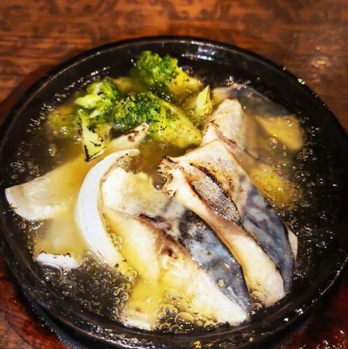 鲭鱼和腌鱿鱼蒜蓉酱