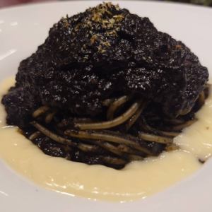 タコミンチのイカ墨パスタ