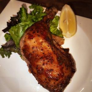 骨付き鶏モモ肉のコンフィ