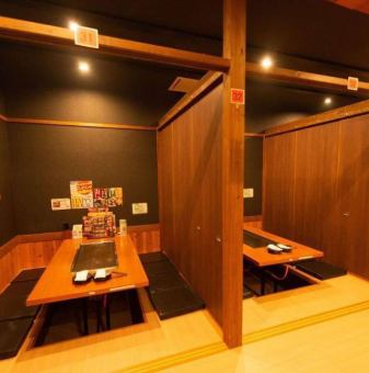 Enjoy delicious okonomiyaki and monjayaki in a calm and private space! The tatami room can accommodate up to 4 to 8 people!