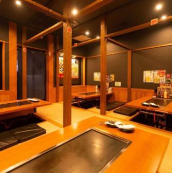 A 2-minute walk from Fushimi-Momoyama Station on the Keihan Main Line, it's in a great location that's convenient for meeting and dispersing.The all-you-can-drink course, where you can enjoy the popular okonomiyaki and monjayaki, starts at 3,000 yen, making it a great value for money.