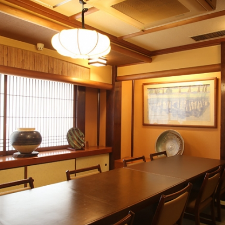About a 4-minute walk from the central exit of Hirakatashi Station on the Keihan Katano Line and Keihan Main Line! A total of 350 seats are available ◎ Up to 100 people can be banqueted ♪ Recommended for the coming season, large banquets, etc. is.