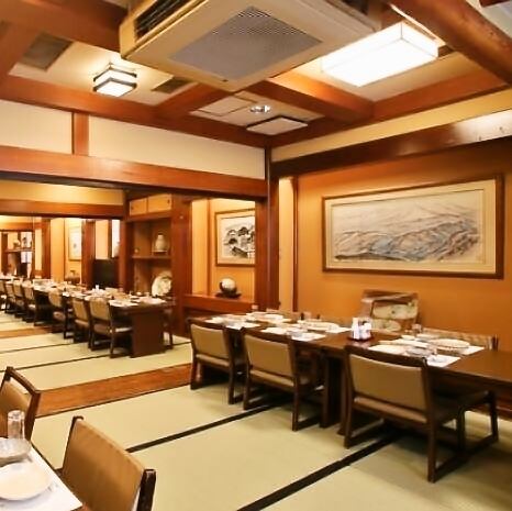 宴会可能人数100名様！気軽なご家族との食事や、お仕事終わりの同僚との一杯にも役立つ、落ち着いた雰囲気のお席を完備！少人数でも、グループでの利用でも、宴会でも、様々なご利用シーンに合わせたお席をご用意◎法要・慶事・祝事にもおすすめです。ご不明な点、ご相談はお気軽に店舗までご連絡ください♪