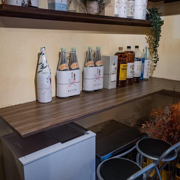 お仕事帰りなど、ふとした瞬間に立ち寄りたくなる居心地の良さを追求しました！カウンター席を充実させ、お一人様でも気兼ねなくゆっくりと過ごせる空間を提供しております。まるで第二の我が家に帰ってきたかのような、温かいスタッフの笑顔がお客様をお出迎え◎