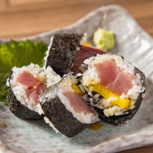 《鮮度と品質にこだわる。贅沢な脂の乗った天然ブリの旨みを味わい尽くす。》ブリタク巻き