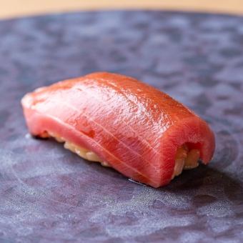 [Shunsai Nigiri Course] A luxurious course where you can enjoy 23 specially selected seasonal nigiri sushi for 7,700 yen (tax included).