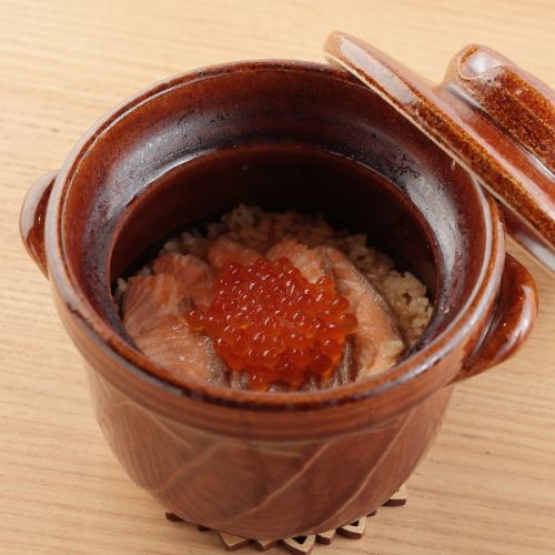 【季節の釜飯】サーモンいくら