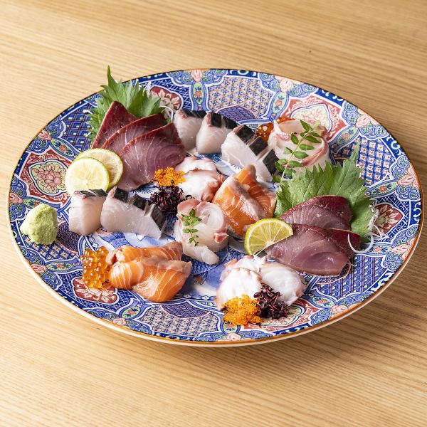 鮮度抜群！1つ1つこだわり抜いた刺身盛り合わせを心ゆくまでご堪能ください♪