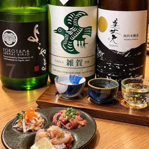 日本酒飲み比べセット＋あて盛り3種