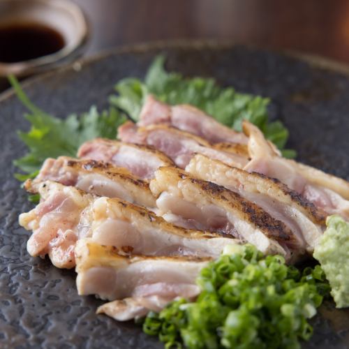 【レア食感がたまらない♪】表面を軽くあぶった地鶏もも肉のたたき！