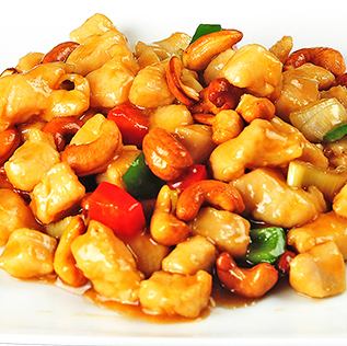 Stir-fried chicken and cashew nut