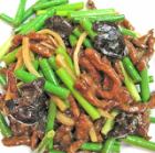 Stir-fried beef and garlic sprouts