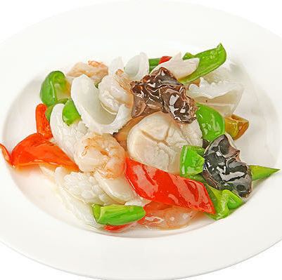 Stir-fried three kinds of seafood