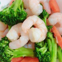 Stir-fried shrimp and broccoli