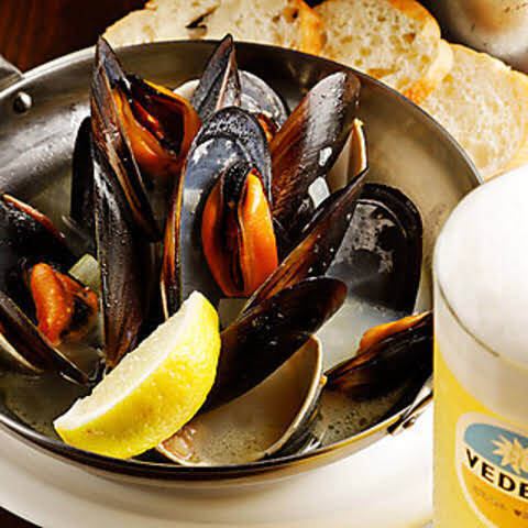 ベルギー国民食!ムール貝のワイン蒸しとビール◎