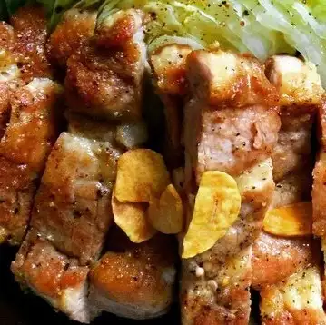 ジューシー☆豚テキと蒸しキャベツ にんにく醤油ソース