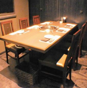 A private table room that can accommodate up to 4, 6, or 10 people.[Naha / Matsuyama / All-you-can-drink / 2 hours / Banquet / Group / Large number / Recommended / Charter / Second party / Women's association / Birthday / Anniversary / Wedding / Shabu-shabu / Yakiniku / Entertainment / Accompaniment]