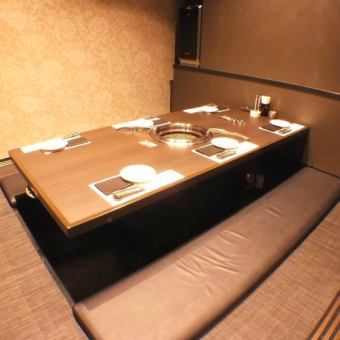 A dugout private room that can accommodate up to 6 people.[Naha / Matsuyama / All-you-can-drink / 2 hours / Banquet / Group / Large number / Recommended / Charter / Second party / Women's association / Birthday / Anniversary / Wedding / Shabu-shabu / Yakiniku / Entertainment / Accompaniment]