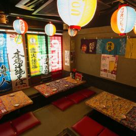 [Completely private room tatami mat seats / 10 to 16 people] A small tatami mat seat that can be used by a wide range of people by adding a sitting chair to the table for 4 people and 2 seats for 6 people.