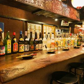 【2nd floor counter seat / ~ 6 people】 You can enjoy authentic Okinawan cuisine in a festive atmosphere with awamori's goodwill and lanterns of Orion beer.