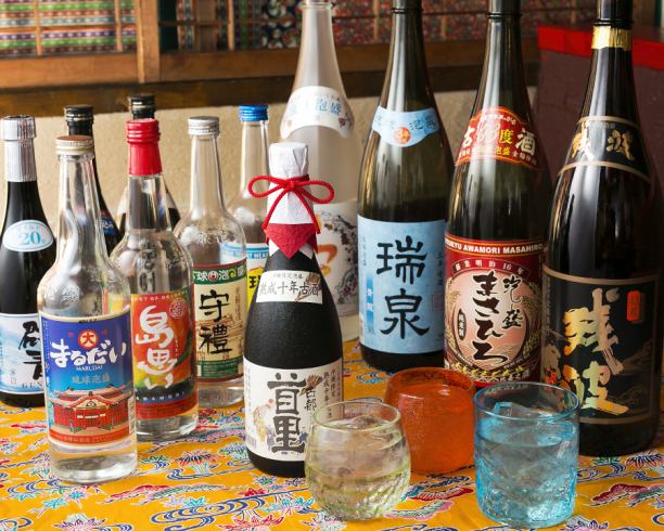 階段を上がると、そこは南国の居酒屋★泡盛・オリオンビール&沖縄料理で乾杯！